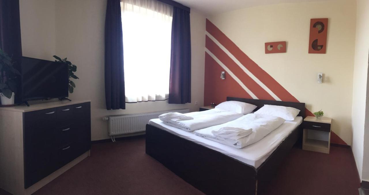 City Hotel Agoston Pécs Extérieur photo