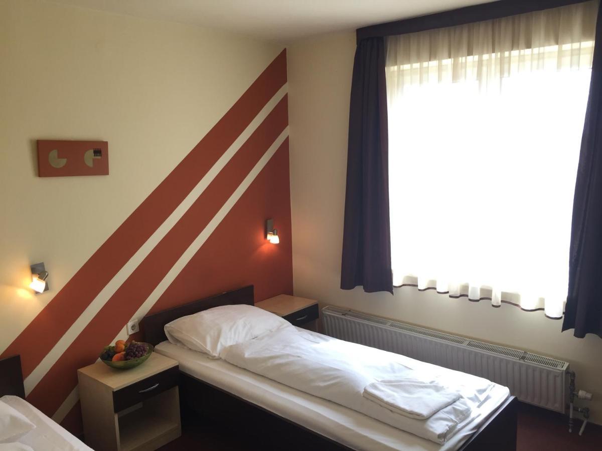 City Hotel Agoston Pécs Extérieur photo