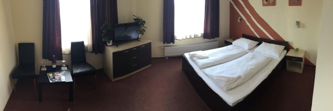City Hotel Agoston Pécs Extérieur photo