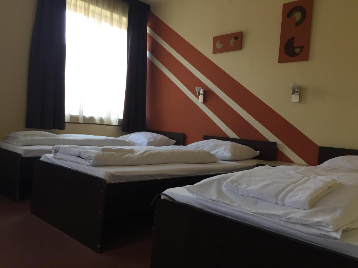 City Hotel Agoston Pécs Extérieur photo
