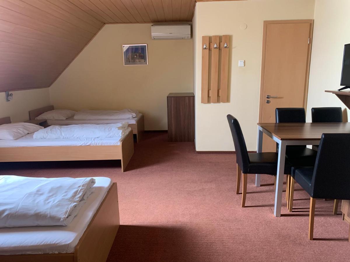 City Hotel Agoston Pécs Extérieur photo