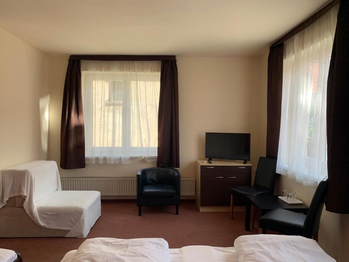 City Hotel Agoston Pécs Extérieur photo