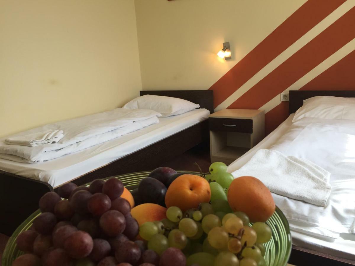 City Hotel Agoston Pécs Extérieur photo