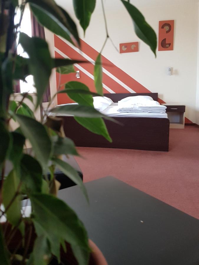 City Hotel Agoston Pécs Extérieur photo