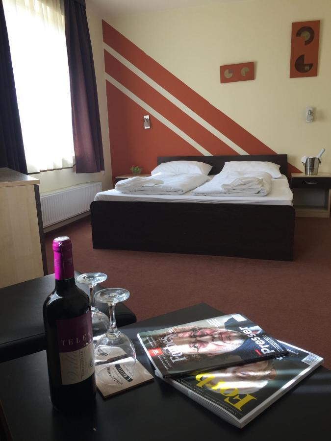 City Hotel Agoston Pécs Extérieur photo